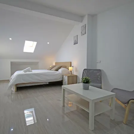 Lejlighed Esparteros 6, Estudios *
