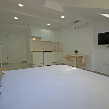 Esparteros 6, Estudios * マラガ