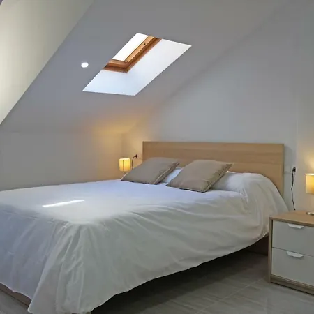 Apartment Esparteros 6, Estudios