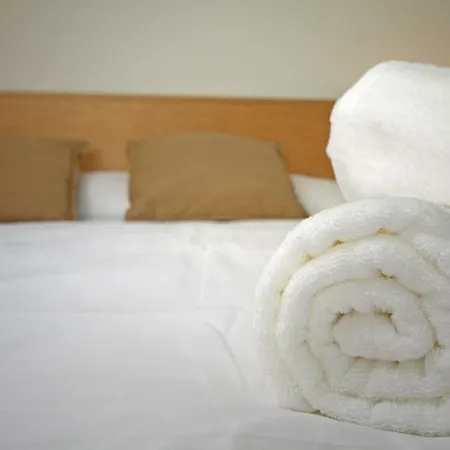 Esparteros 6, Estudios Apartment