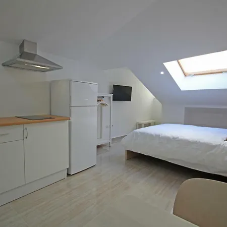 Esparteros 6, Estudios Málaga